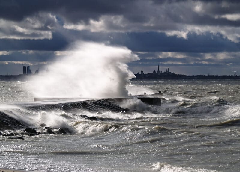 Evento di vento occidentale significativo scatena allarmi meteo severi in Nuova Zelanda