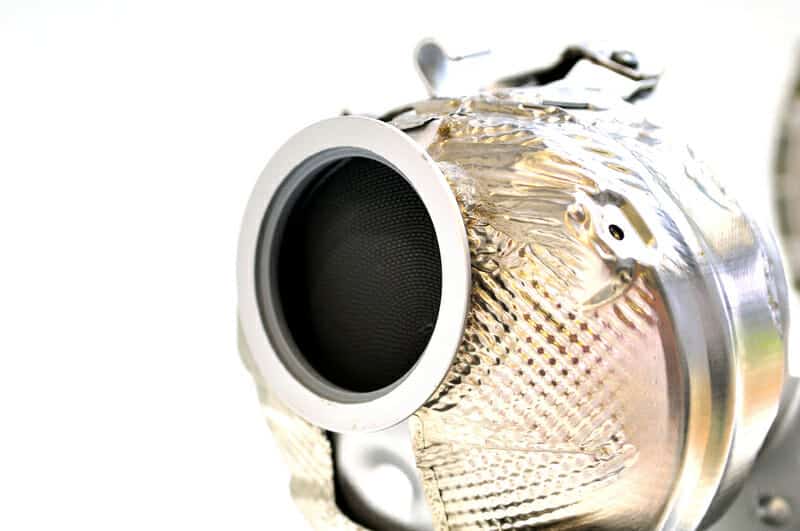 Rivoluzione per l’aria pulita: nuovo catalizzatore purifica gas di scarico a temperatura ambiente