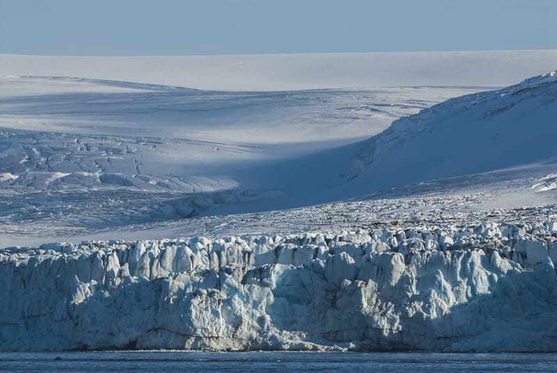 La piattaforma di ghiaccio Brunt in Antartide accelera dopo lo stacco di un gigantesco iceberg