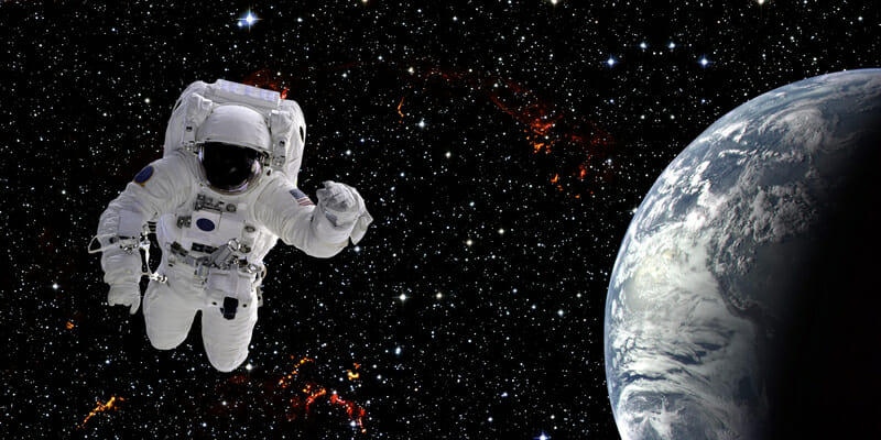 Da pulizie tute spaziali a sequenziamento DNA: settimana intensa sulla ISS