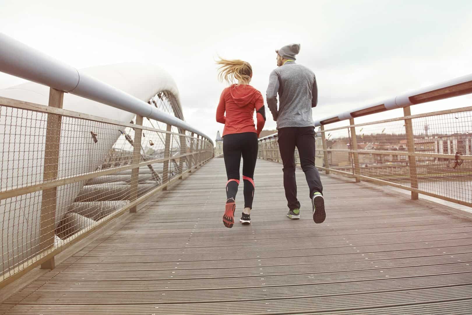 Solo 20 minuti al giorno: nuove ricerche rivelano che anche l’attività moderata quotidiana può proteggere dalla depressione