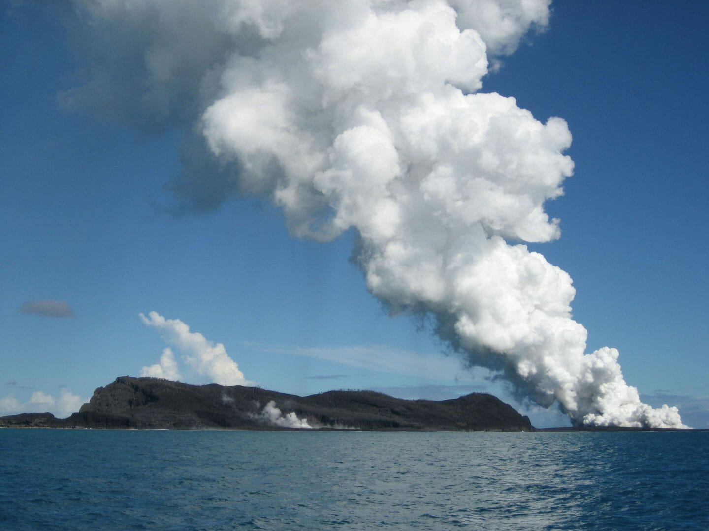 Il vulcano sottomarino Hunga Tonga-Hunga Ha’apai e i suoi record