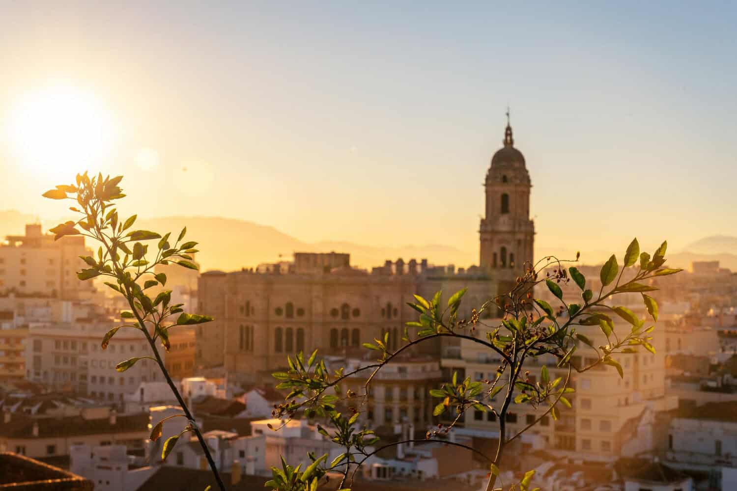 Cosa fare e visitare a Malaga: la Costa del Sol, tra spiagge, paesaggi, monumenti e attrazioni