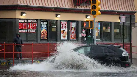 Meteo: alluvione eccezionale colpisce New York
