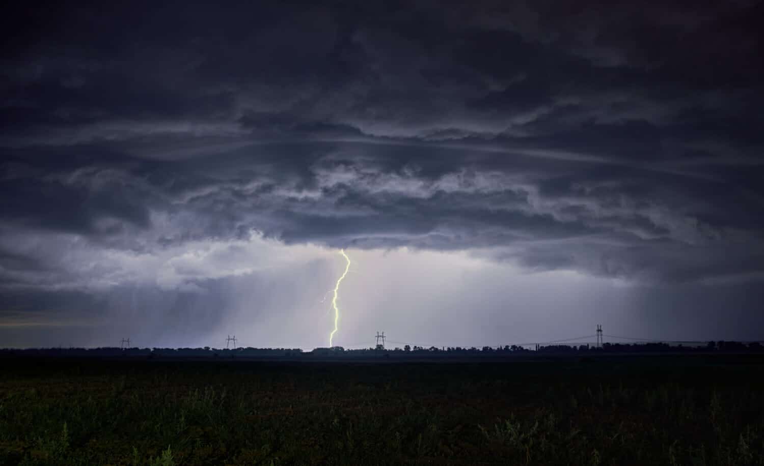 La tempesta tropicale Ophelia colpisce la⁢ Carolina del Nord