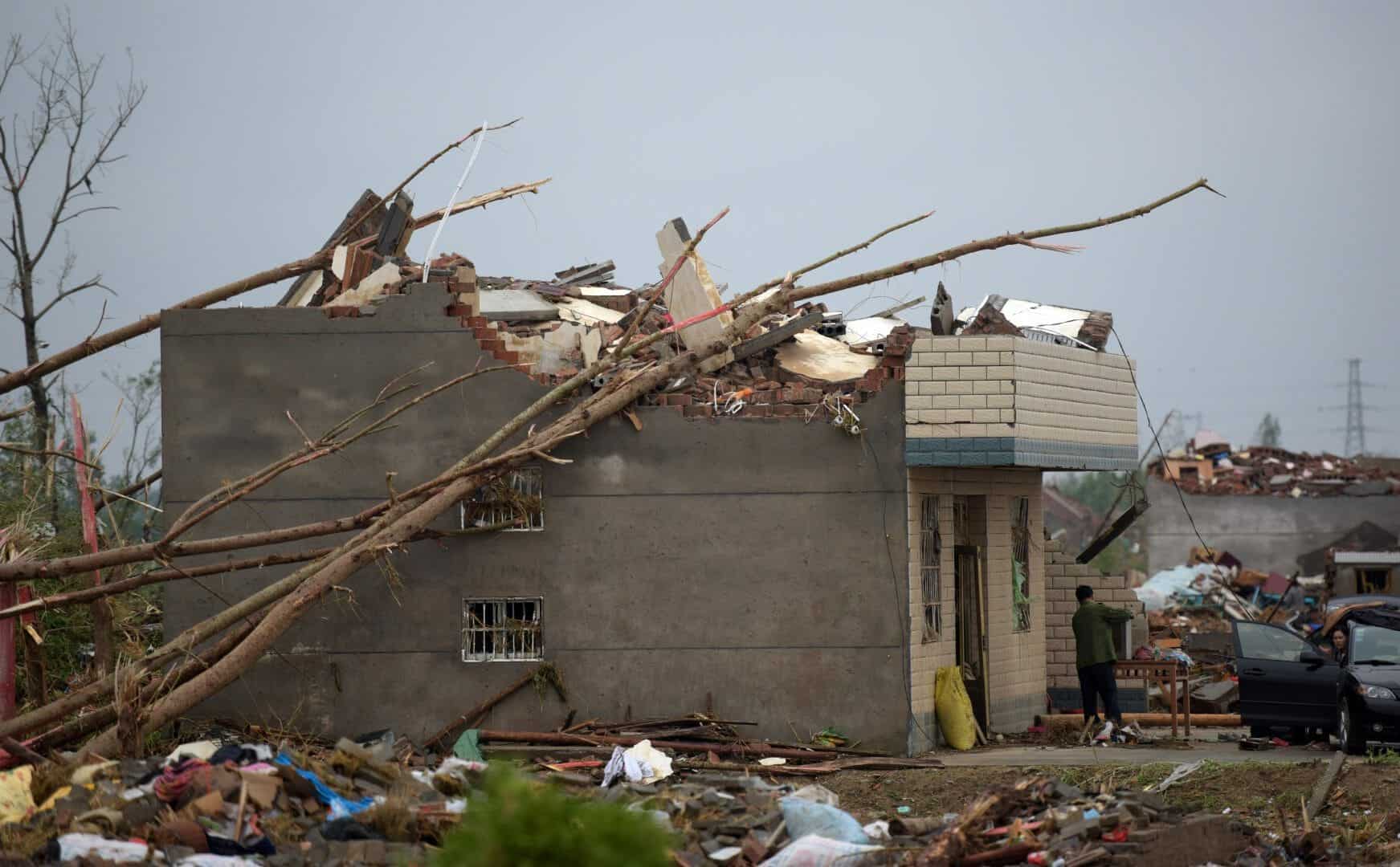 Almeno 10 morti in Cina orientale dopo il passaggio di tornado in poche ore