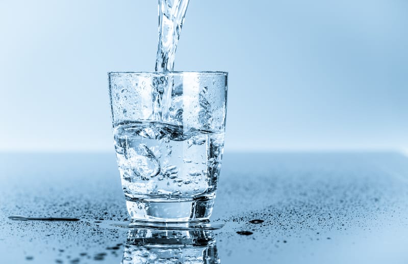 Stiamo Esaurendo l’Acqua? Scienziati Analizzano l’Impatto Globale di Siccità e Onde di Calore sul Consumo Idrico
