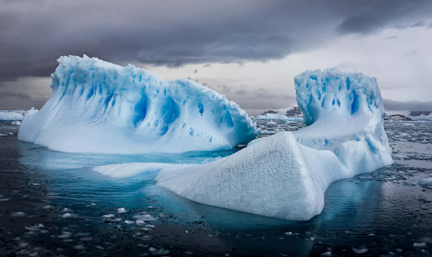 Iceberg gigantesco si stacca dall’Antartide: impatti duraturi, lo studio