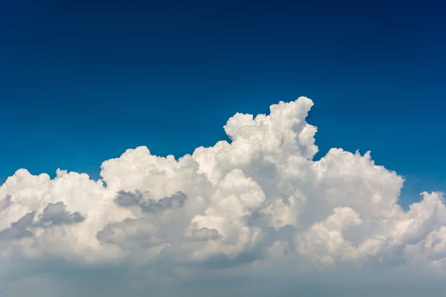 Microplastiche nelle nubi: una nuova minaccia per il meteo atmosferico