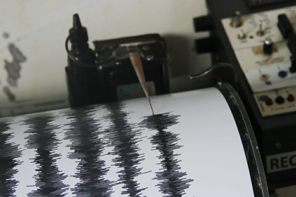INGV: forte scossa di terremoto nei Campi Flegrei percepita anche a Napoli e provincia