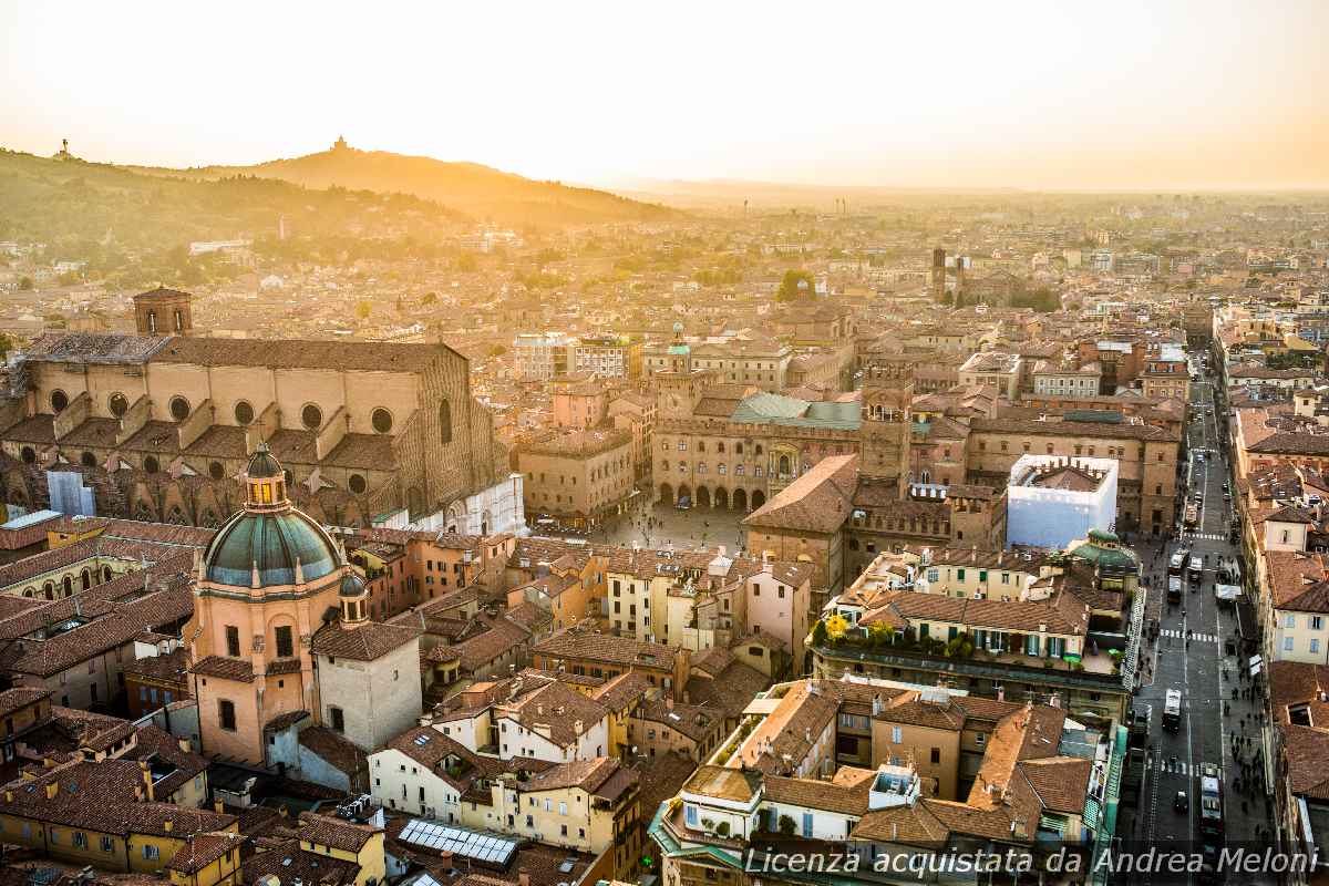Meteo Bologna: sole e nuvole si alternano, foschia in arrivo