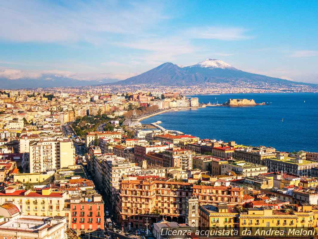 Meteo Napoli: sole splendente domani, leggera nuvolosità nei giorni a seguire