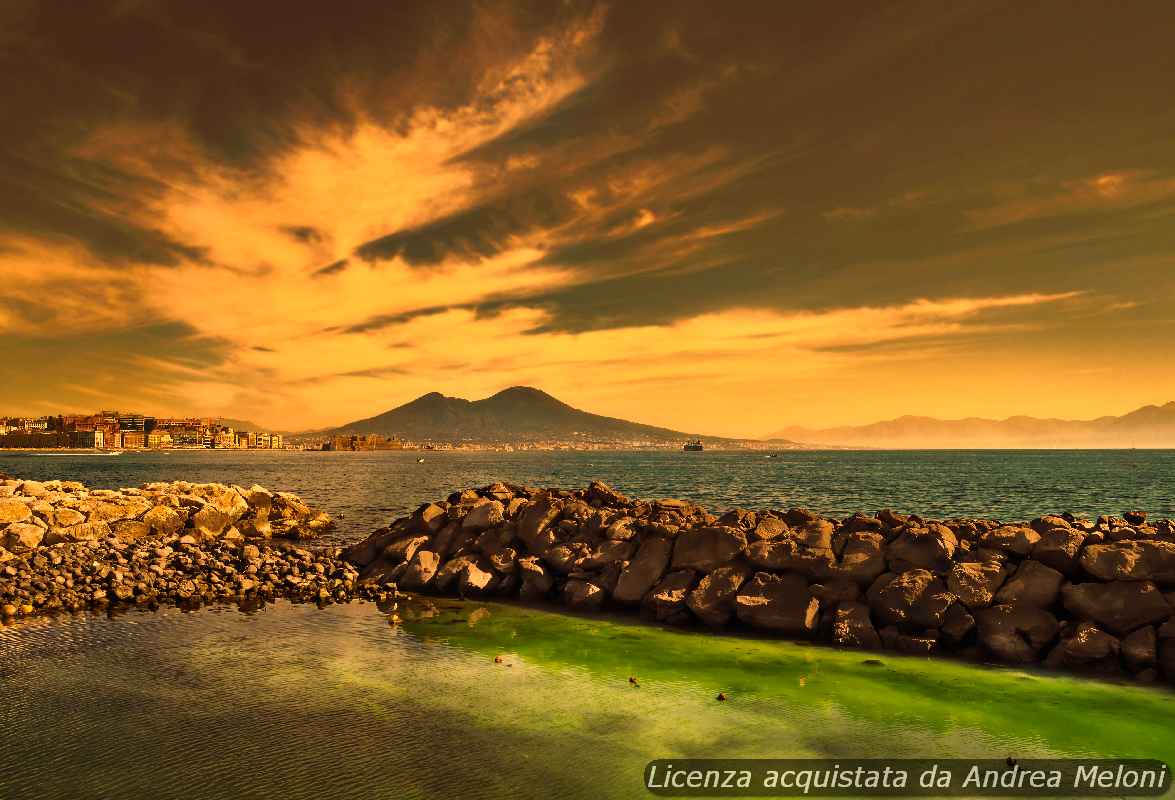 Meteo Napoli: domani poco nuvoloso e ventoso, poi sereno e ventoso