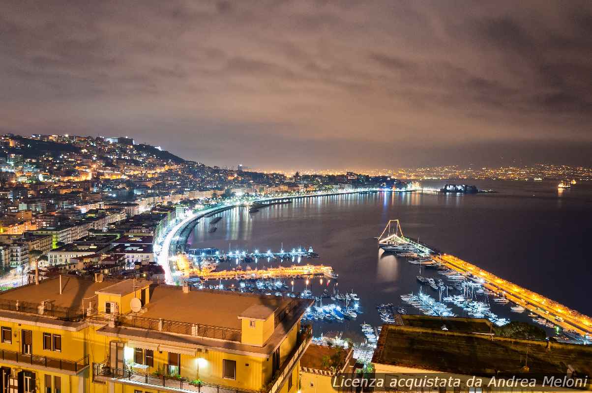 Meteo Napoli: sole e vento nei prossimi giorni, temperature in aumento
