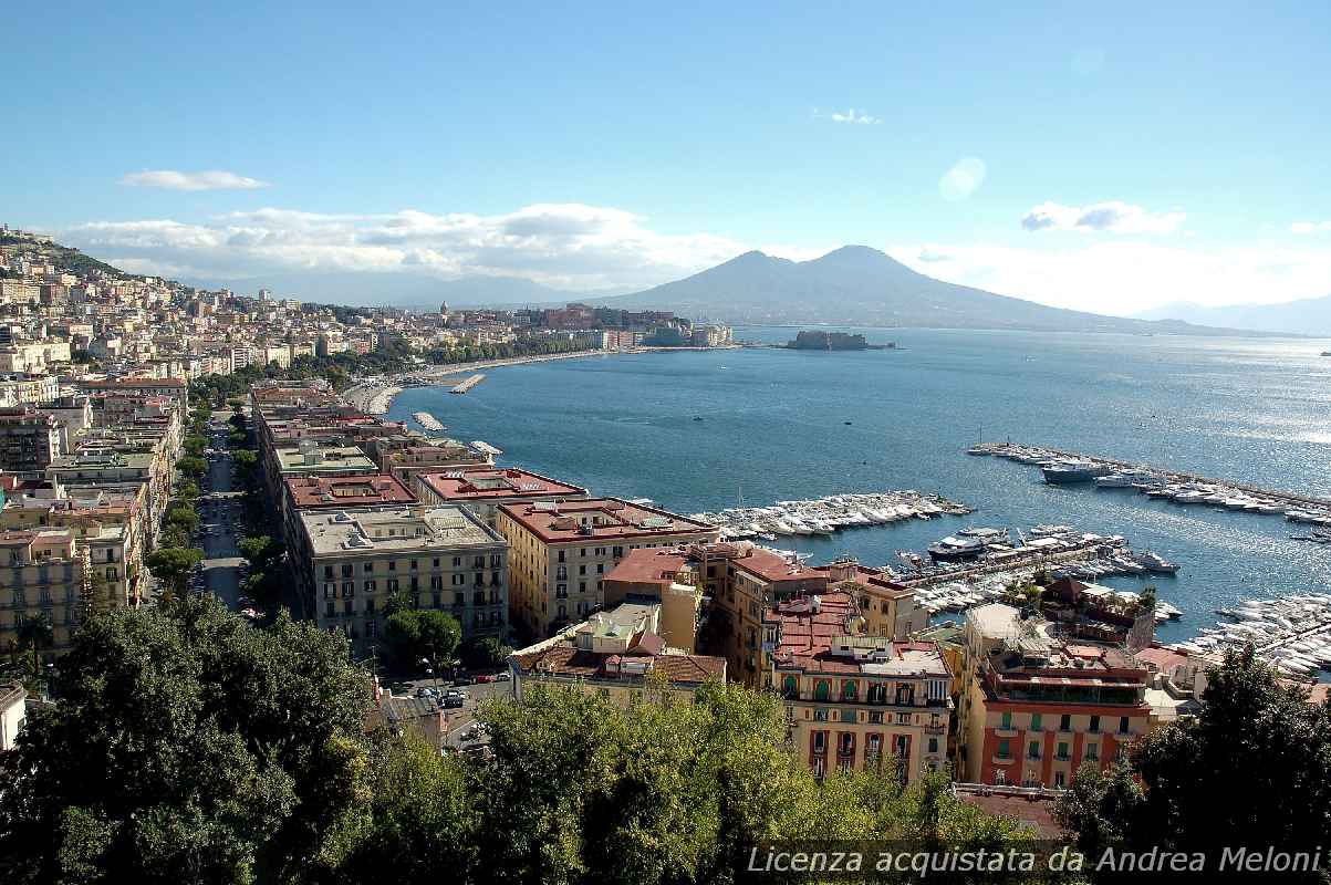 Meteo Napoli: sole e vento nei prossimi giorni