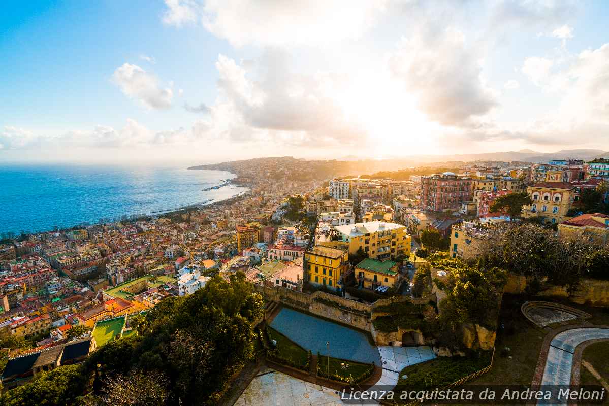 Meteo Napoli: domani nuvole sparse, poi sole splendente