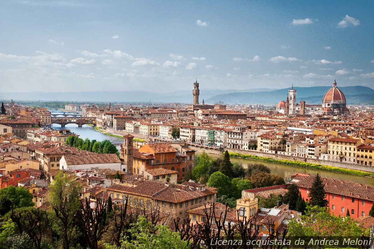 Meteo Firenze: nubi sparse oggi, previsioni di bel tempo nei giorni seguenti