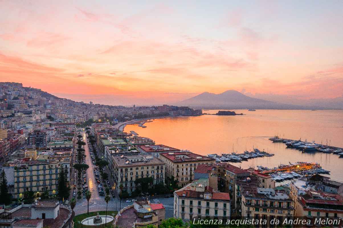 Meteo Napoli: nuvole e pioggia in arrivo, ma il sole tornerà presto