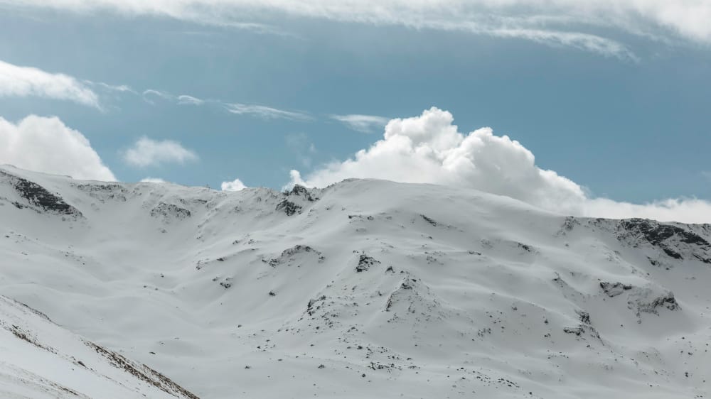 Cronaca Meteo in Sicilia: Neve sull’Etna a Quote Elevate