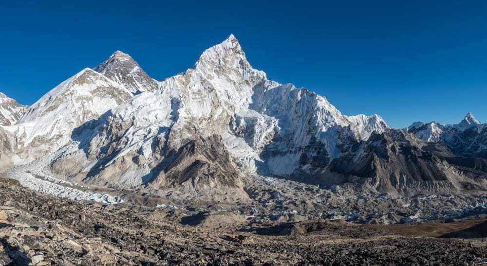 Scienziati scoprono un fenomeno sorprendente nell’Himalaya che rallenta il cambiamento climatico