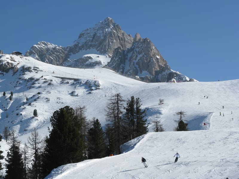 Stazioni sciistiche delle Alpi combattono gli effetti del cambiamento climatico