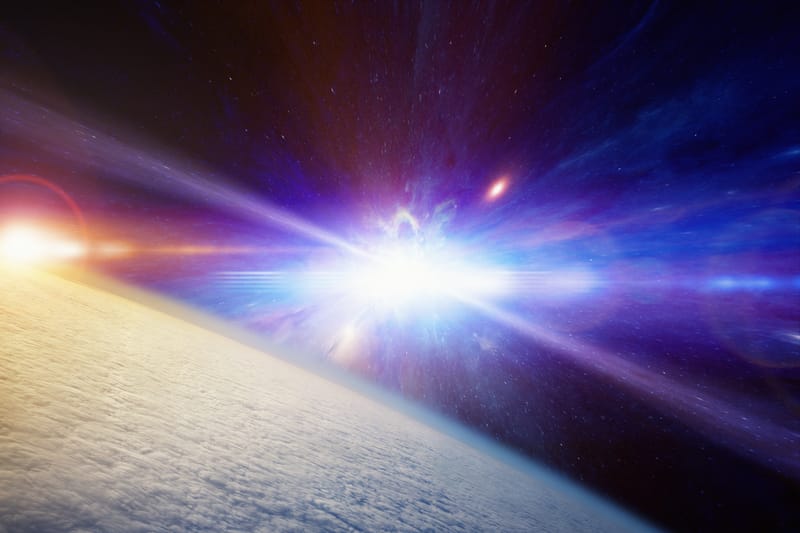 Astronomi scoprono un’esplosione brillante che continua a esplodere