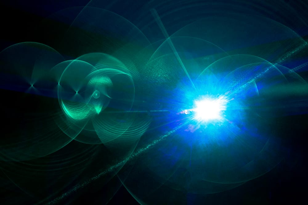 Sfruttare i polaritoni: minuscole centrali elettriche che trasformano la tecnologia dei semiconduttori