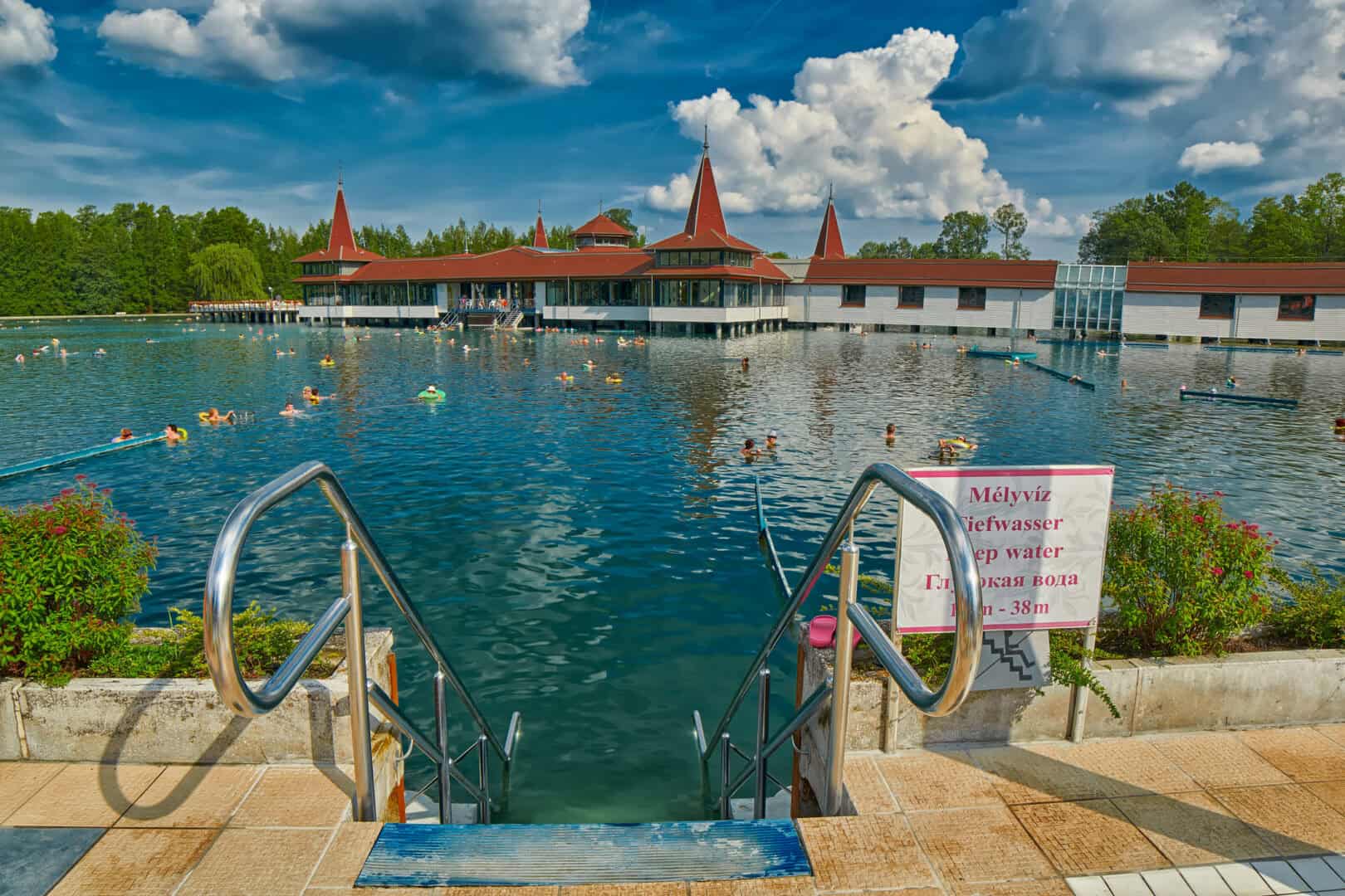 Terme di Hévíz: relax e benessere nel lago termale ungherese