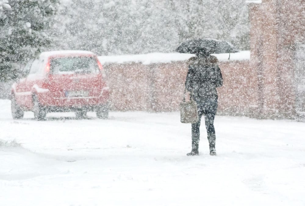 Inizio inverno con neve abbondante a Zhengzhou e arriva fino a Pechino