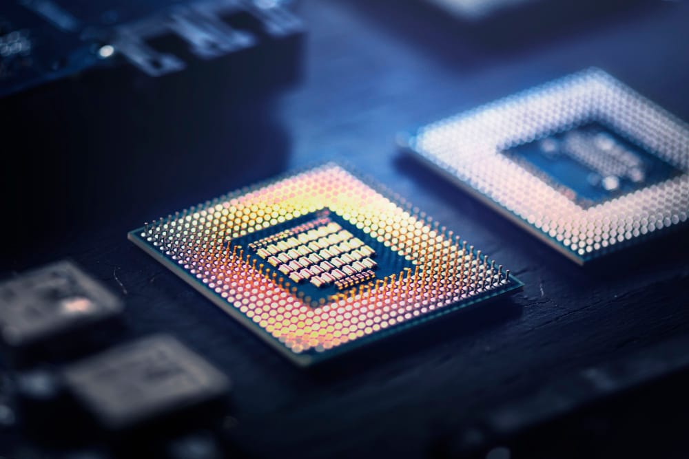 Atomi sotto pressione: l’alba della memoria informatica ultra-efficiente
