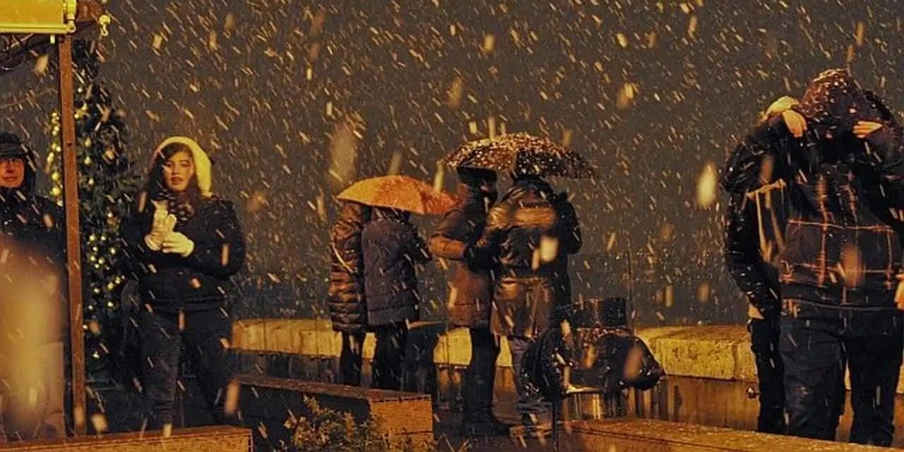 Neve su Cagliari a poche ore dallo scoccare alla mezzanotte del Capodanno 2015