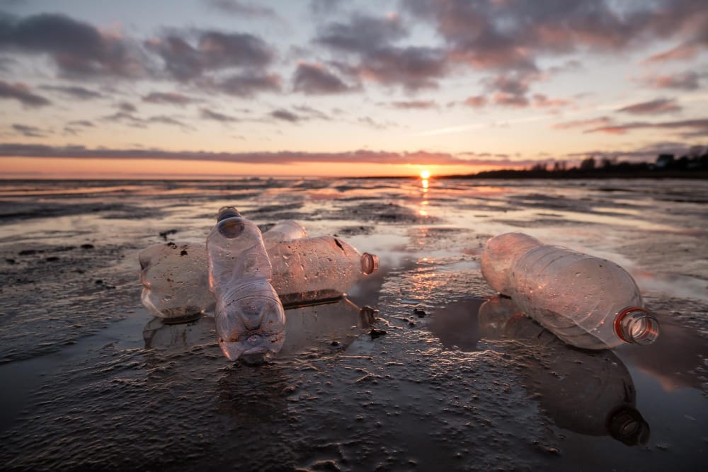 La plastica e il cambiamento climatico: una minaccia invisibile