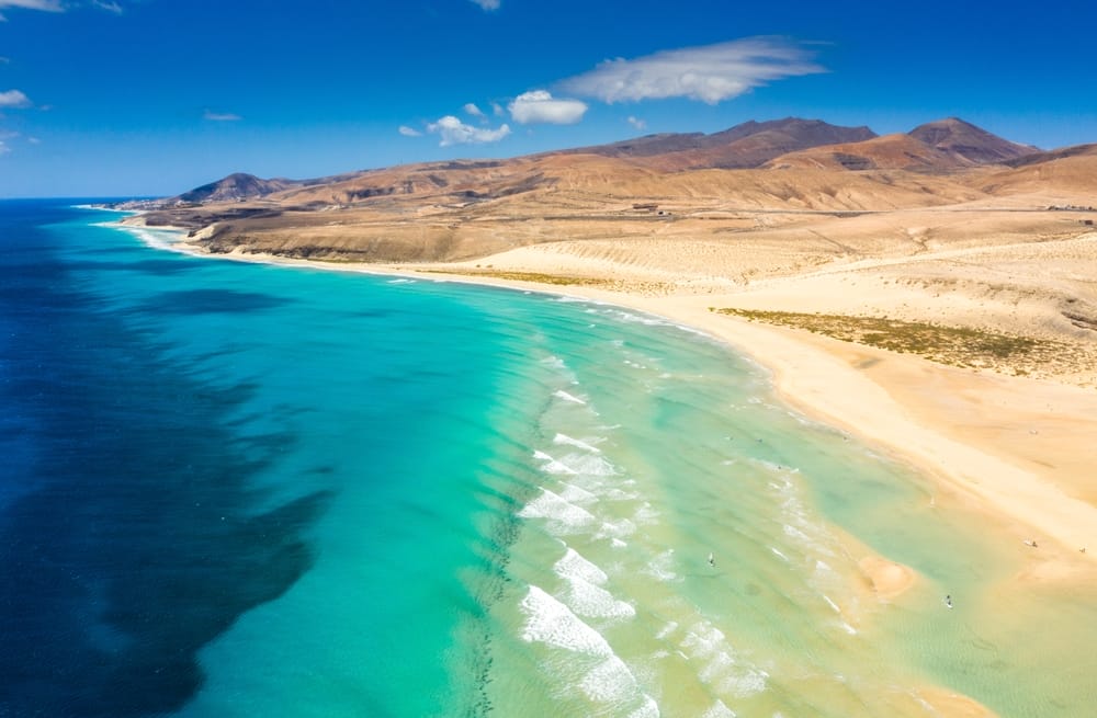 Andiamo alle Canarie: viaggio a Fuerteventura a Dicembre vista dal drone. Video