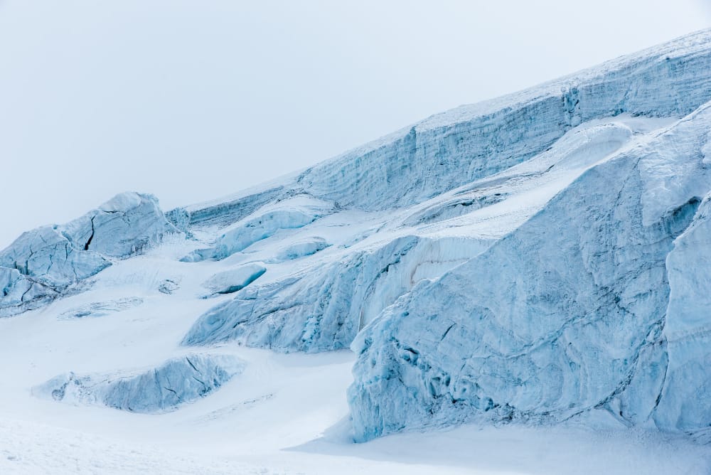 Vento del cambiamento climatico: i ghiacciai dell’Himalaya reagiscono e soffiano venti freddi