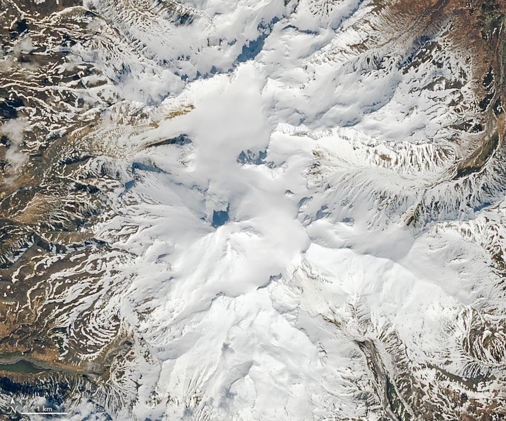 Tra il ghiaccio e il fuoco: Frosty Peak, il vulcano dormiente dell’Alaska