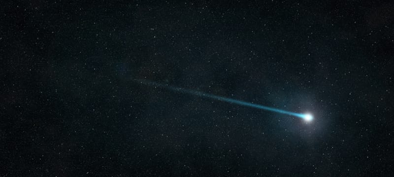 Luminosa palla di fuoco illumina il cielo di Berlino
