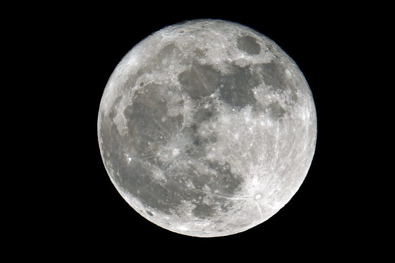 Scoperta formazione rocciosa lunare risolve enigma della geologia lunare
