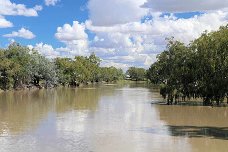 Piogge record causano allagamenti diffusi ed evacuazioni in Victoria, Australia