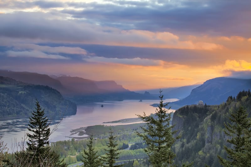 Fondamenti vulcanici: come magma e acqua hanno modellato la Columbia River Gorge