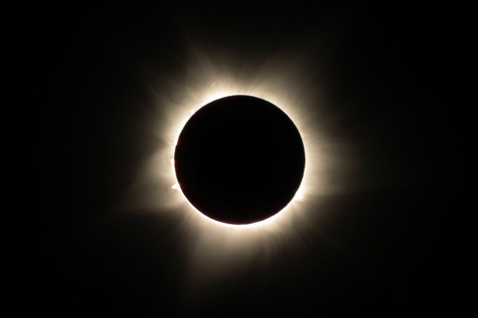 L'unicità dell'Eclissi Totale di Sole del 2024