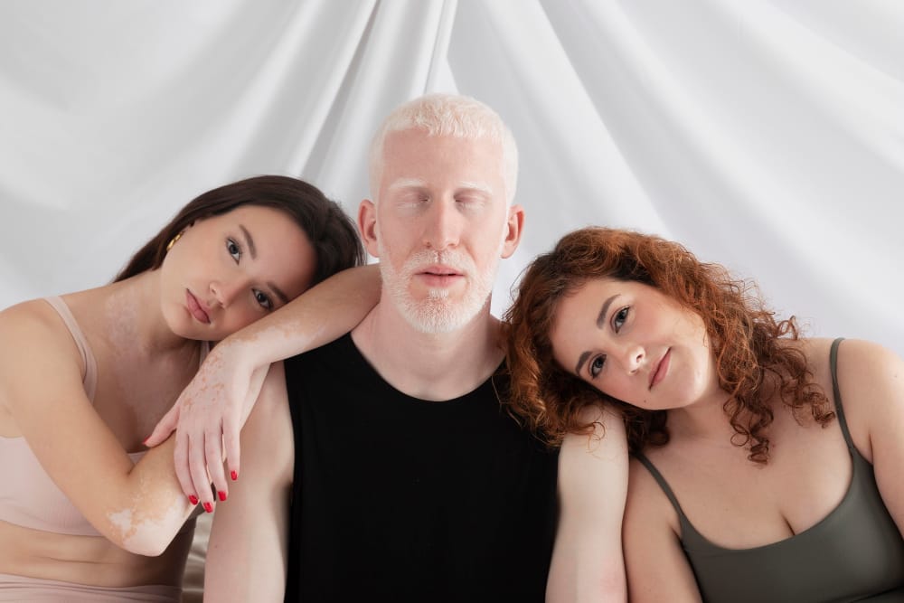 Relazioni poligame? Un uomo su tre attratto dall’idea di più di una partner