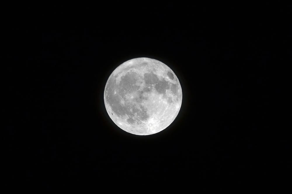 Gli Stati Uniti potrebbero tornare sulla Luna domani dopo oltre 40 anni