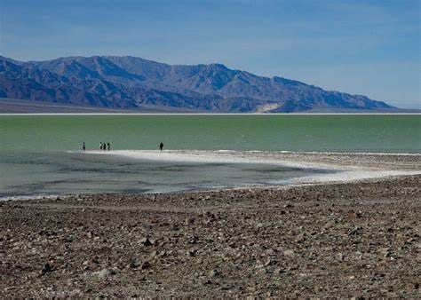 Anomalia idrologica: esplorazione del lago persistente nella Death Valley