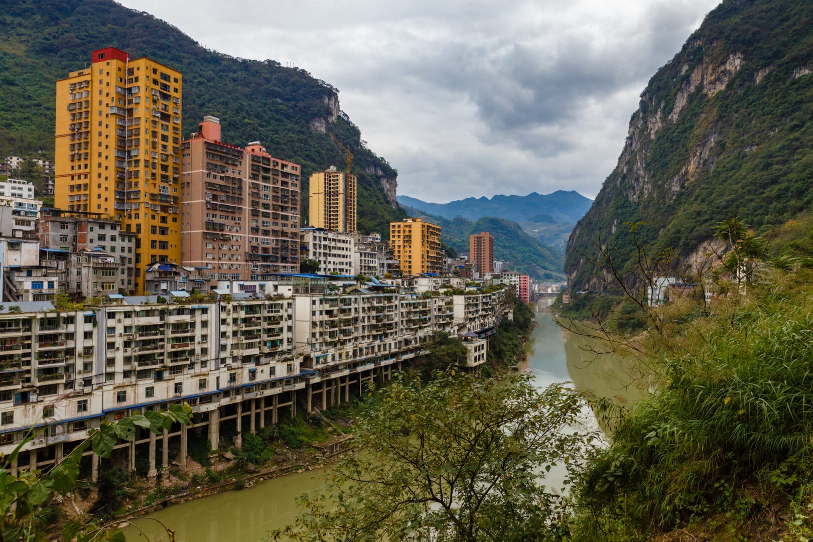 La città più stretta del mondo si chiama Yanjin e si trova in Cina