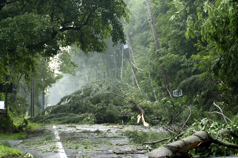 Tempesta Louis colpisce la Francia causando un morto e blackout in migliaia di case