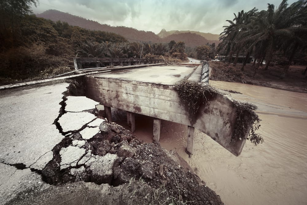 Il ponte di Bonnie e Clyde in Texas distrutto dal fiume in piena