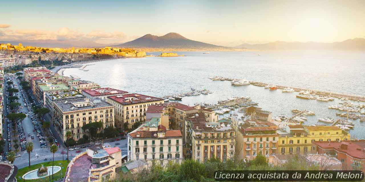 Previsione meteo Napoli: sole e nuvole in arrivo, attenti ai temporali e al vento