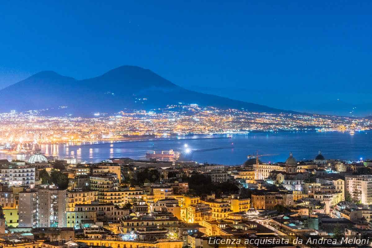 Previsione meteo Napoli: nubi sparse oggi, poi nuvoloso con piovaschi in arrivo