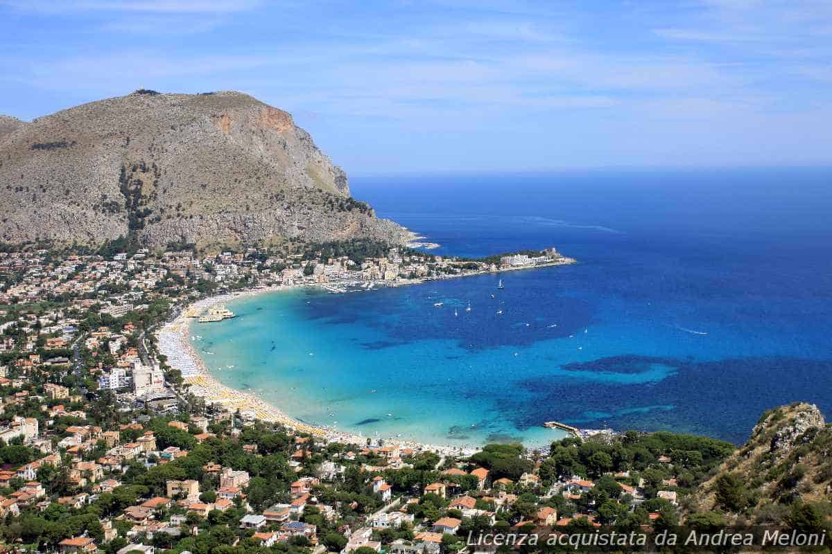 Meteo Palermo: Domani Nuvoloso, Poi Nubi Sparse con Piovaschi, Molto Ventoso a Tratti