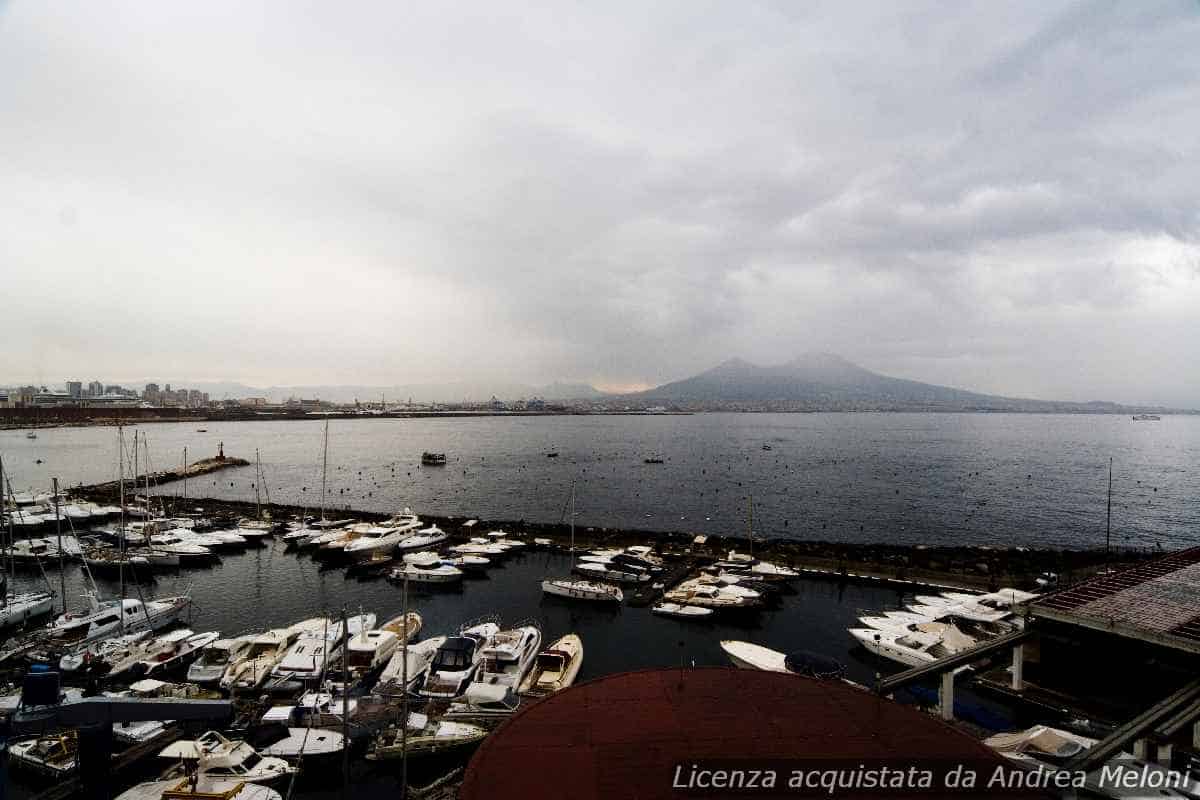 meteo-napoli:-domani-schiarite,-seguono-rovesci-e-vento